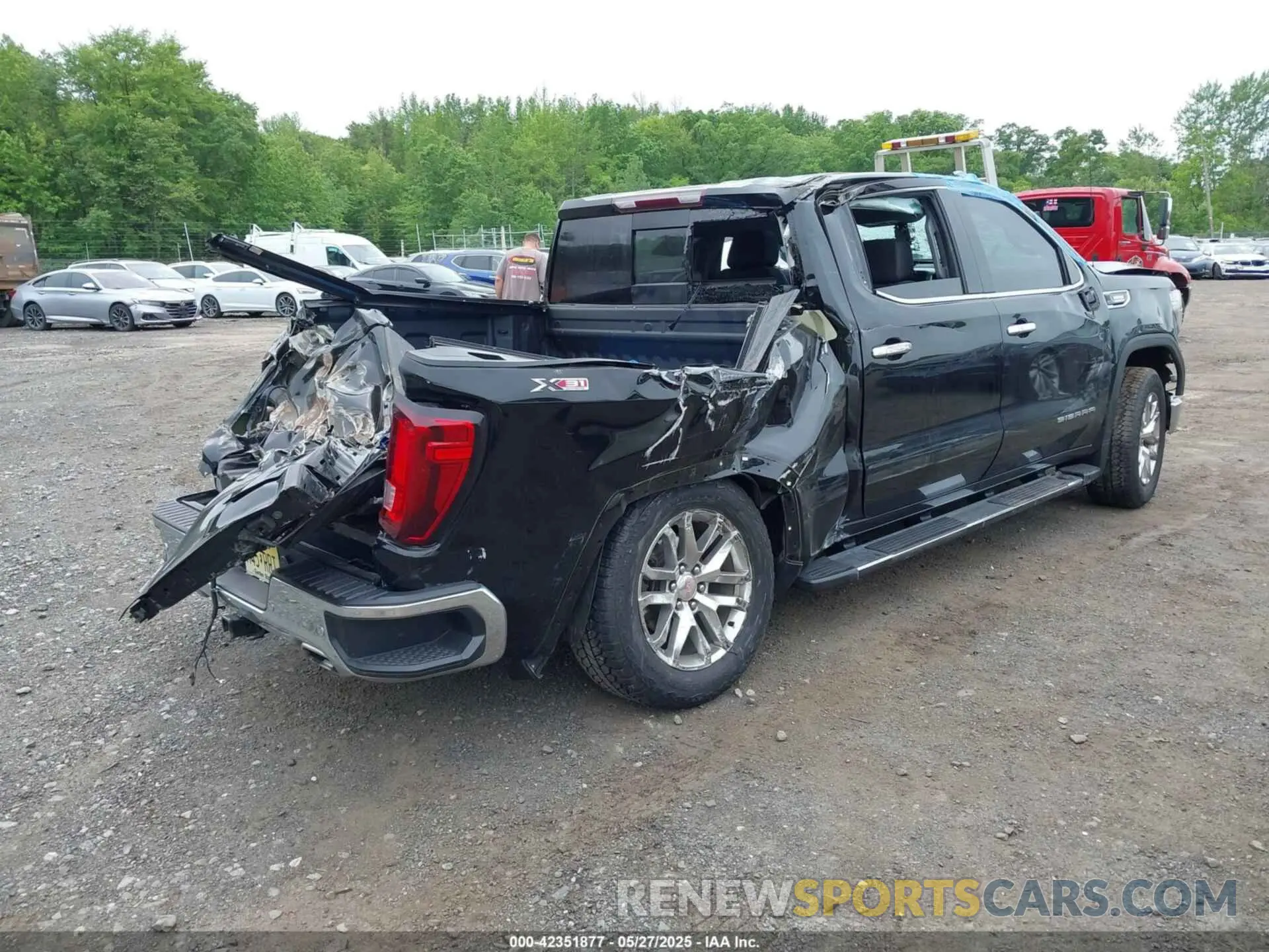 4 Photograph of a damaged car 3GTU9DET9NG211816 GMC SIERRA 1500 LIMITED 2022
