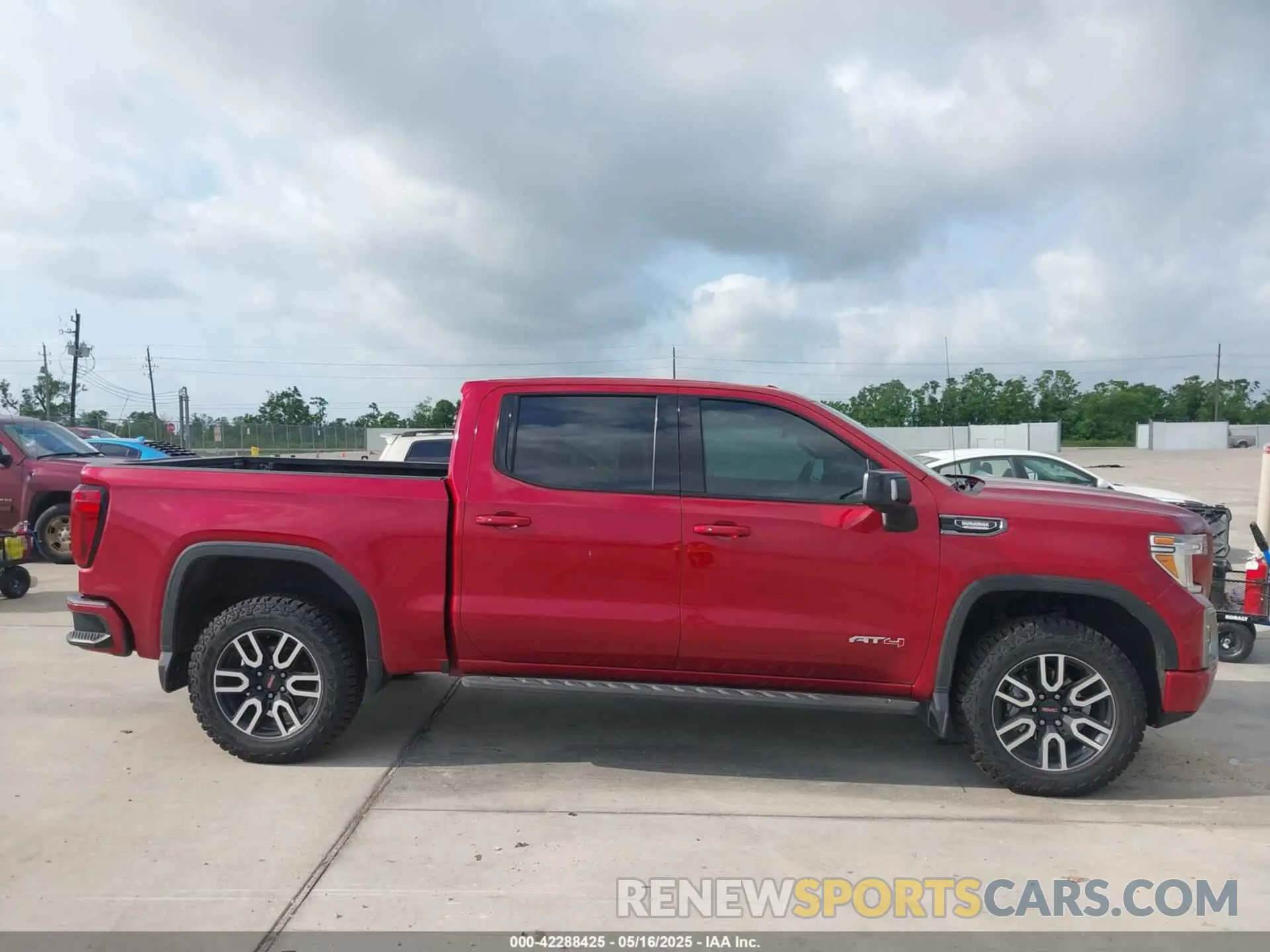13 Photograph of a damaged car 3GTU9EET7NG209424 GMC SIERRA 1500 LIMITED 2022