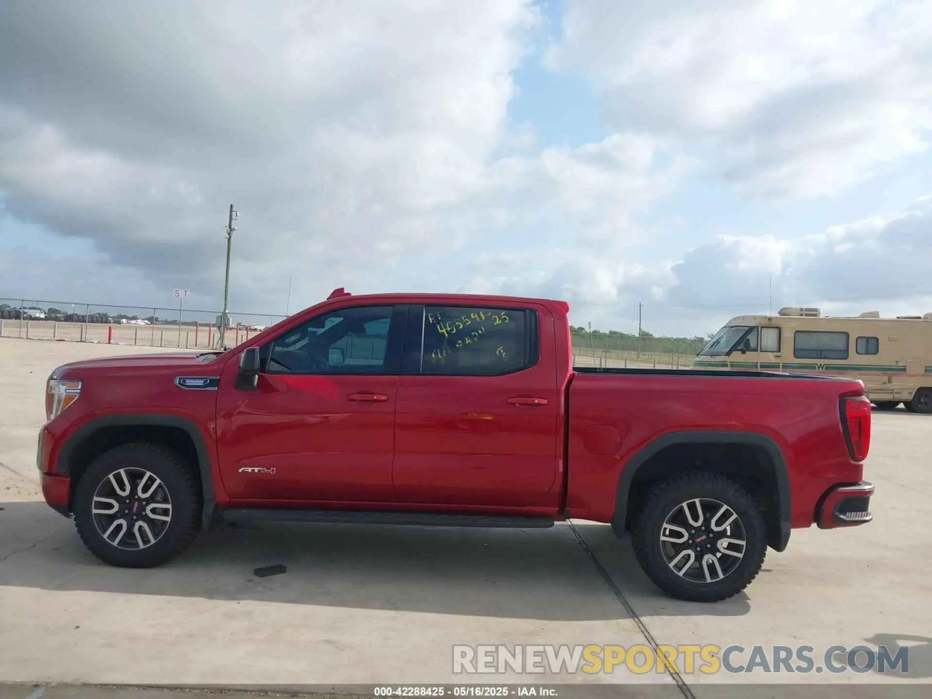 14 Photograph of a damaged car 3GTU9EET7NG209424 GMC SIERRA 1500 LIMITED 2022
