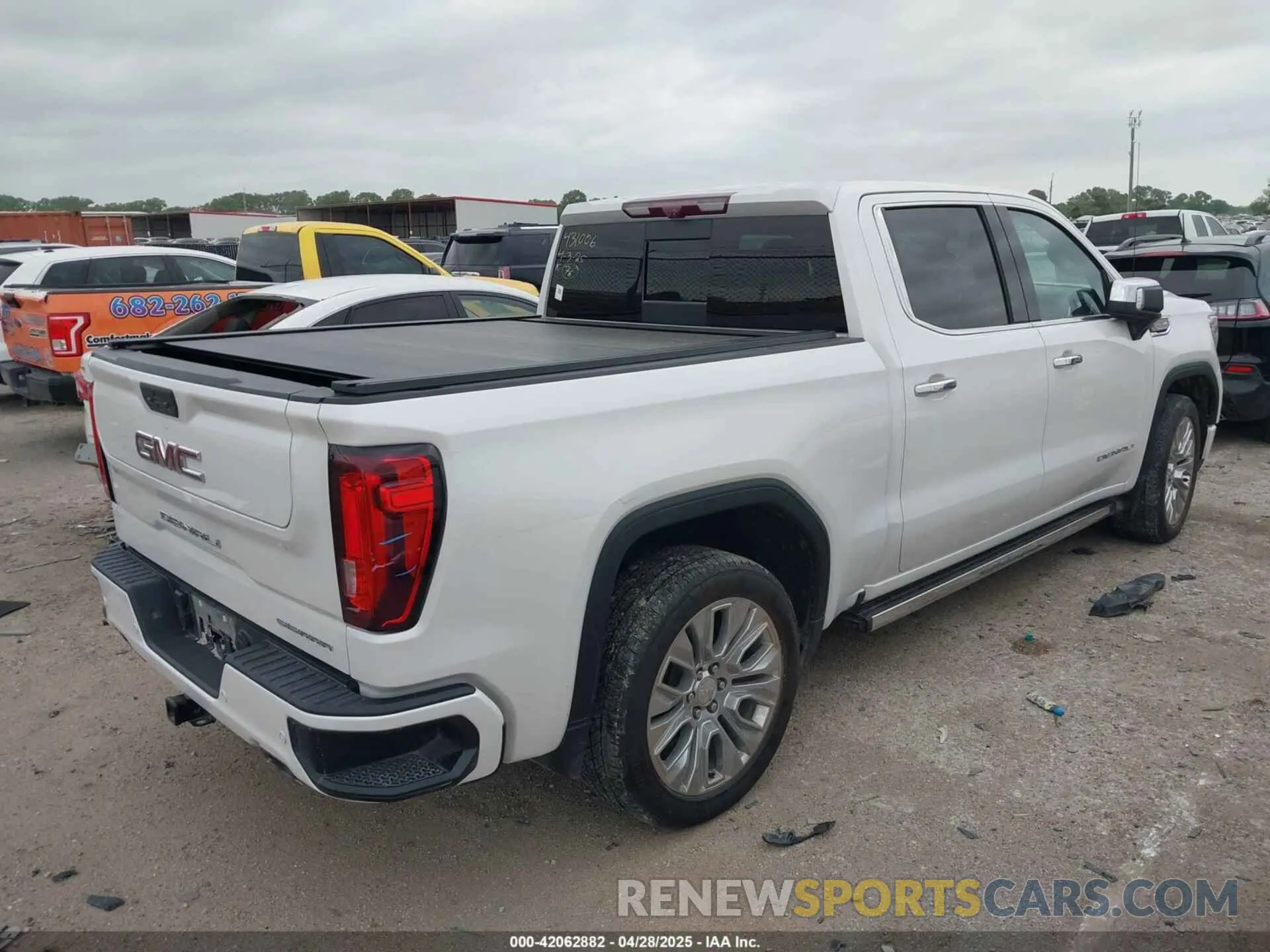 4 Photograph of a damaged car 3GTU9FELXNG127029 GMC SIERRA 1500 LIMITED 2022