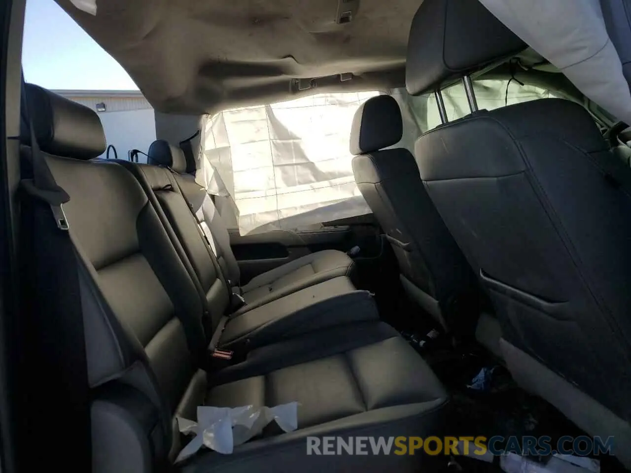 10 Photograph of a damaged car 1GT12NEG4KF238998 GMC SIERRA 2019