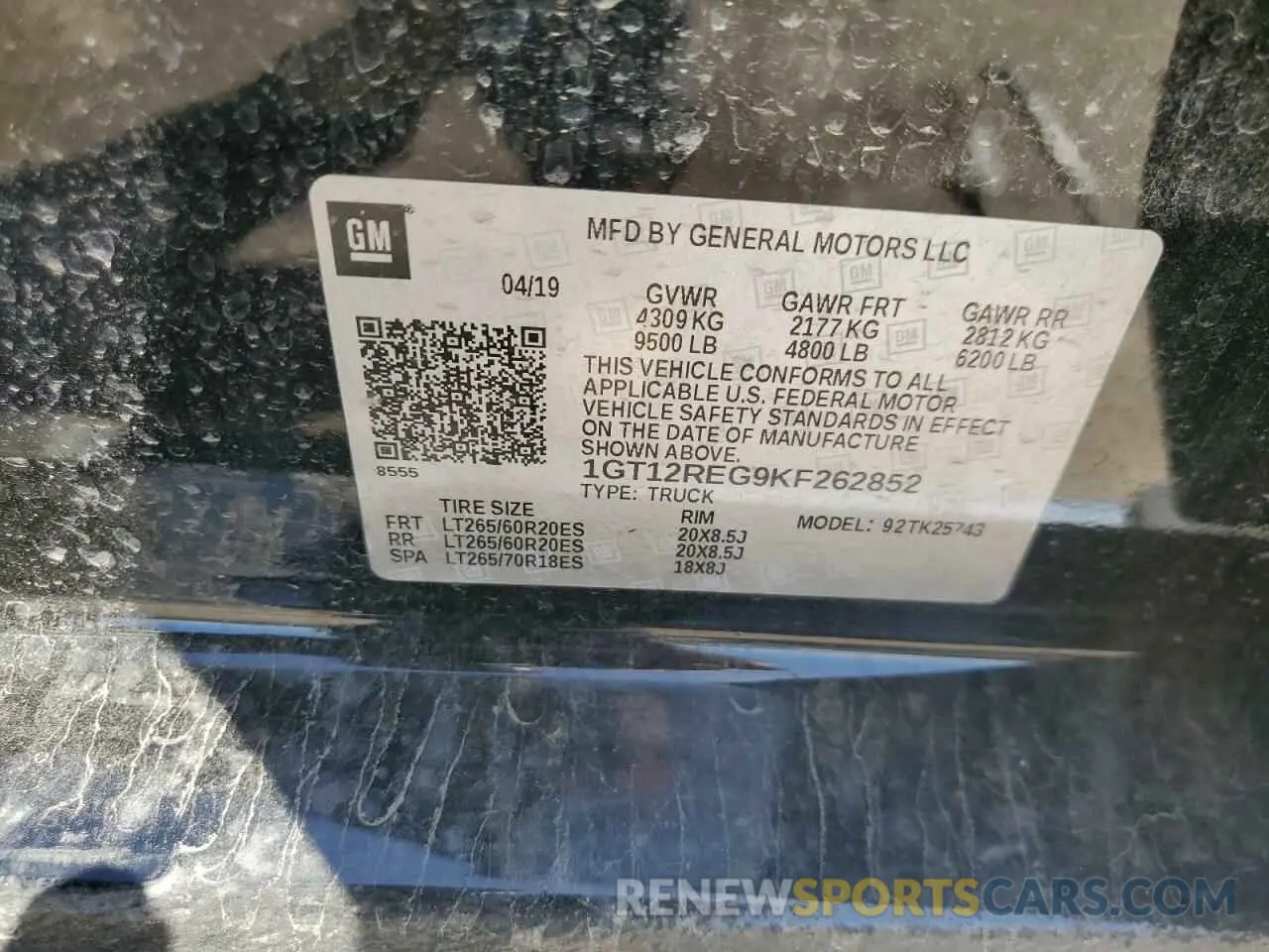 12 Photograph of a damaged car 1GT12REG9KF262852 GMC SIERRA 2019