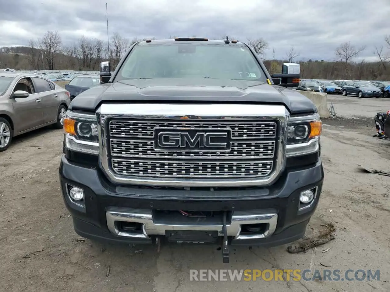 5 Photograph of a damaged car 1GT12SEG6KF192735 GMC SIERRA 2019