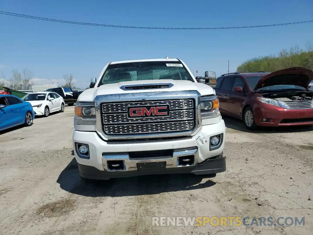 5 Photograph of a damaged car 1GT12SEY2KF106040 GMC SIERRA 2019