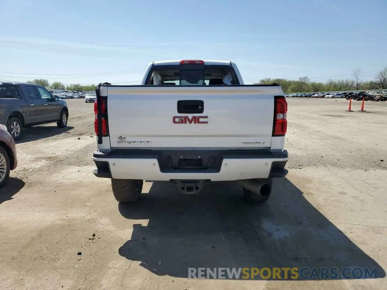 6 Photograph of a damaged car 1GT12SEY2KF106040 GMC SIERRA 2019