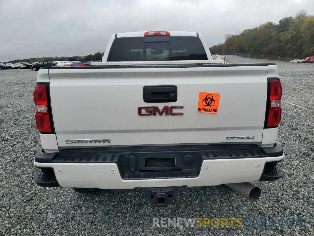 6 Photograph of a damaged car 1GT12SEY8KF150379 GMC SIERRA 2019
