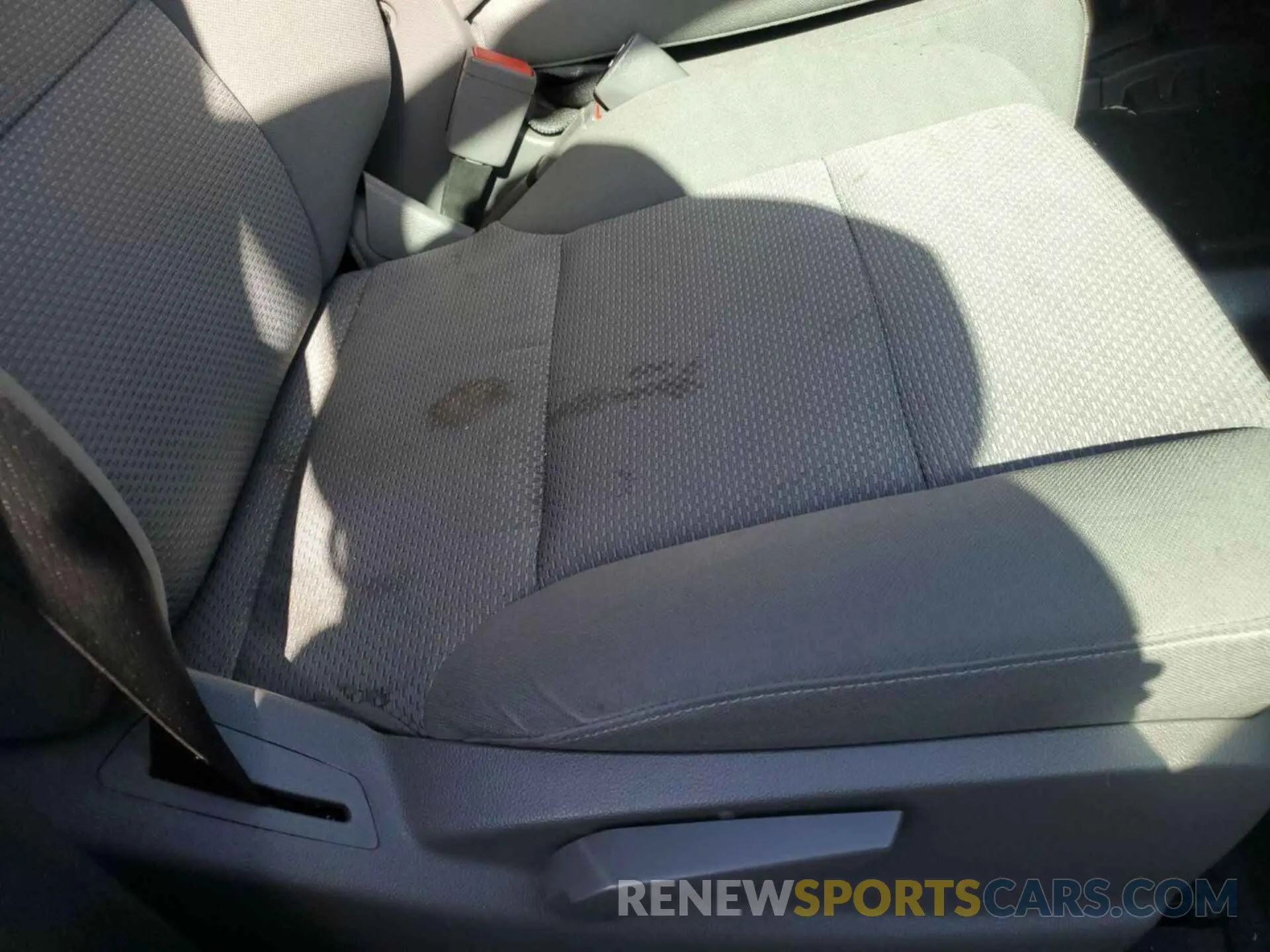 1 Photograph of a damaged car 1GT42TCY5KF247562 GMC SIERRA 2019