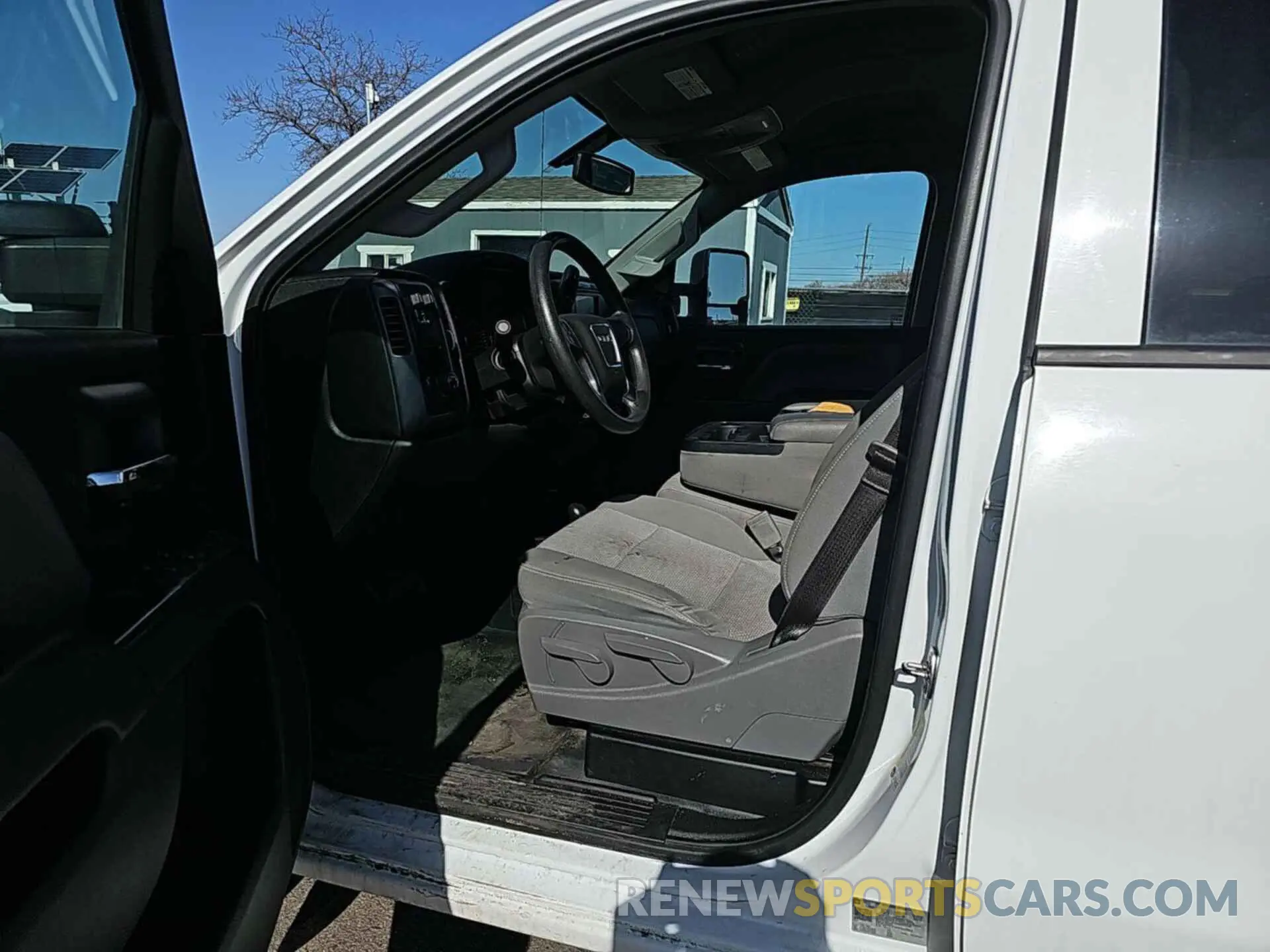 11 Photograph of a damaged car 1GT42TCY5KF247562 GMC SIERRA 2019