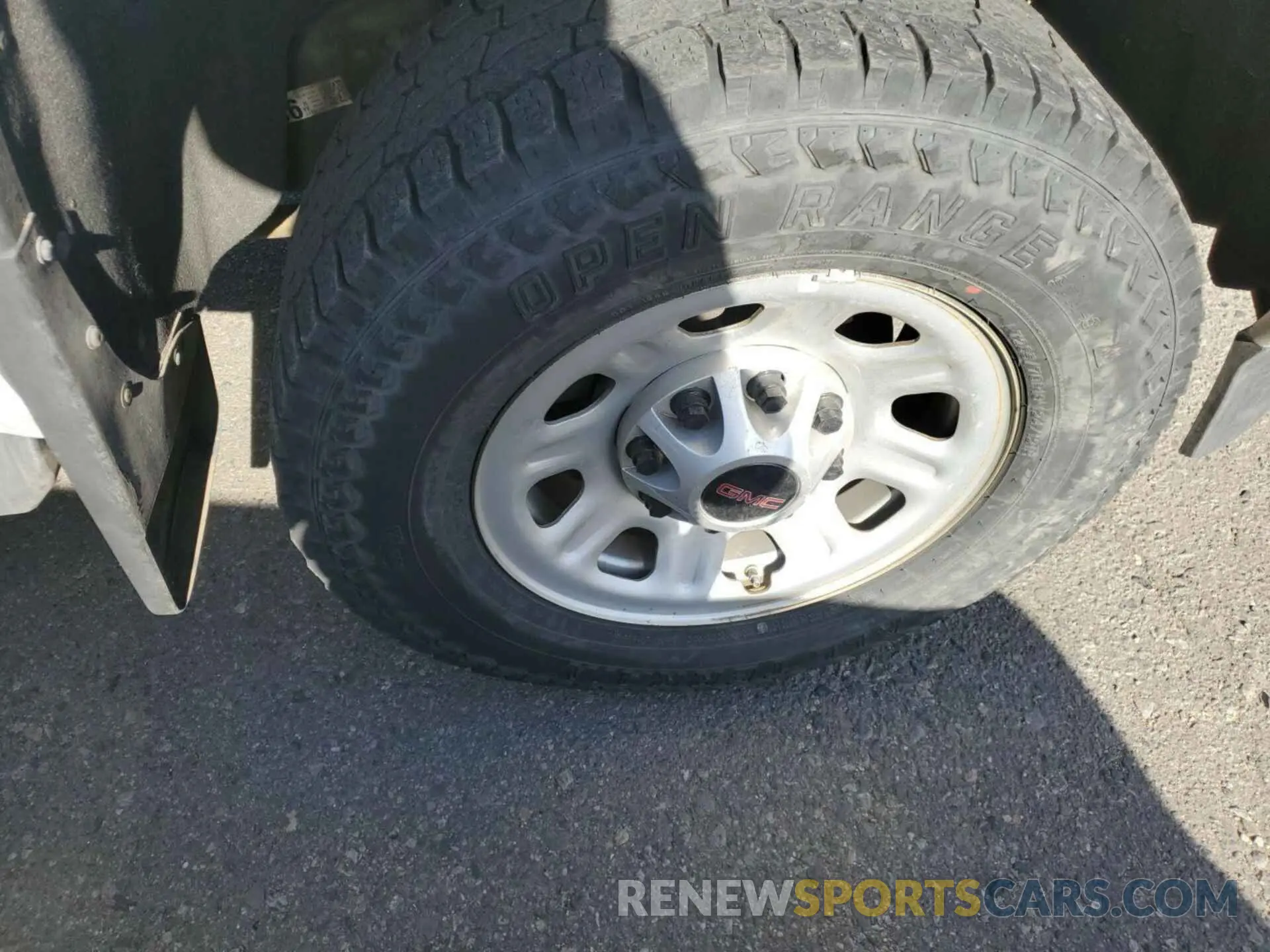 19 Photograph of a damaged car 1GT42TCY5KF247562 GMC SIERRA 2019