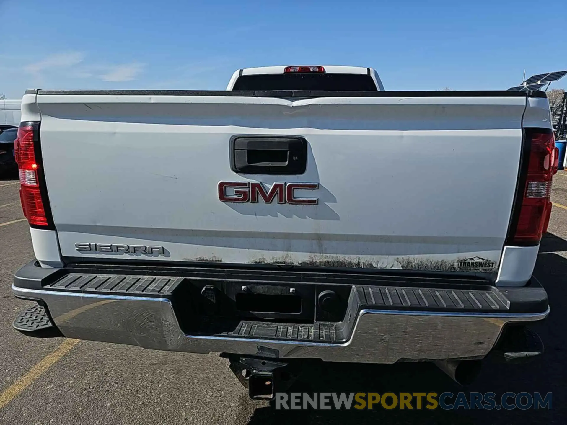 24 Photograph of a damaged car 1GT42TCY5KF247562 GMC SIERRA 2019