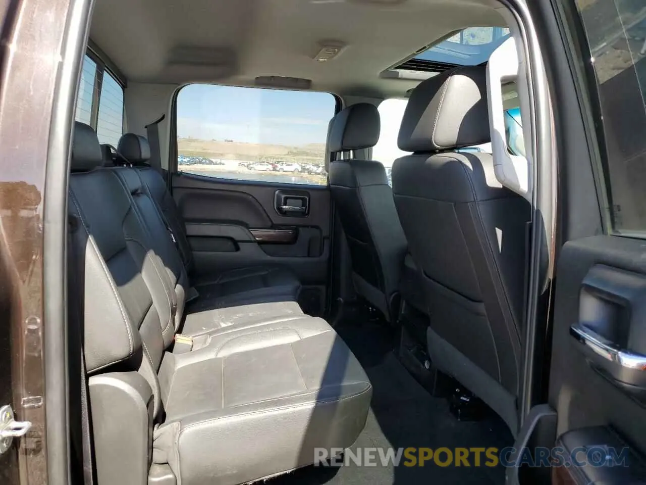 10 Photograph of a damaged car 1GT42VCYXKF152121 GMC SIERRA 2019
