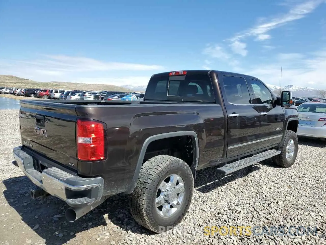 3 Photograph of a damaged car 1GT42VCYXKF152121 GMC SIERRA 2019