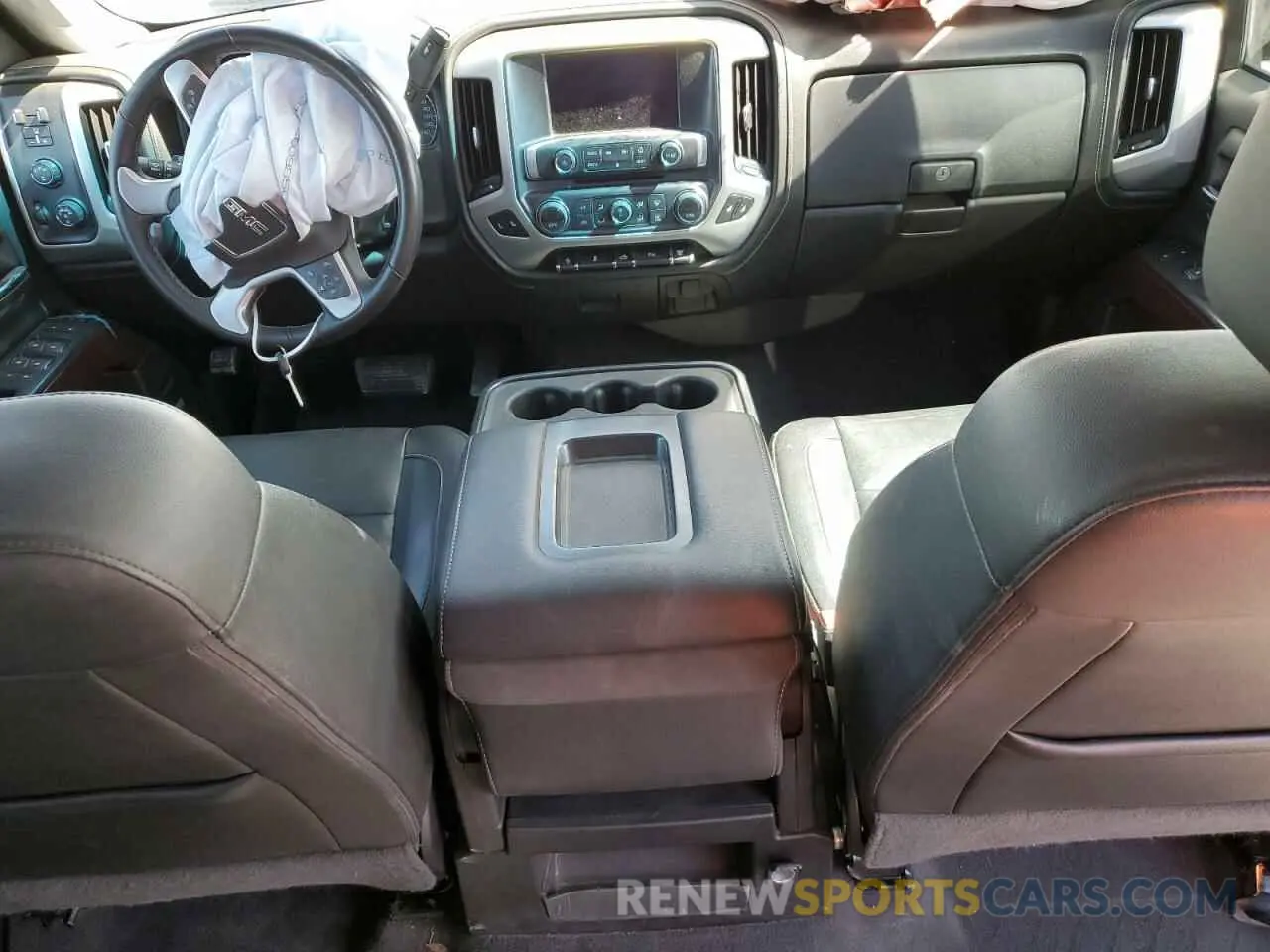 8 Photograph of a damaged car 1GT42VCYXKF152121 GMC SIERRA 2019
