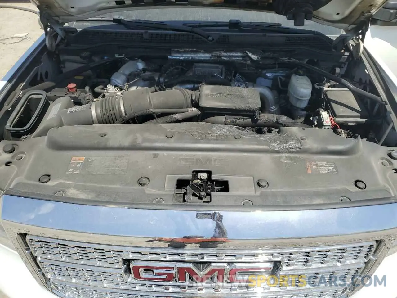 11 Photograph of a damaged car 1GT42WEY2KF160491 GMC SIERRA 2019