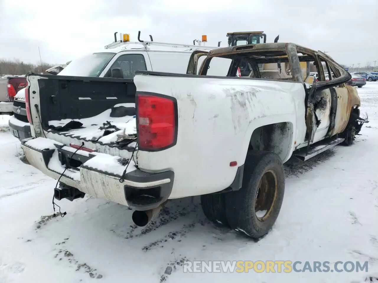 3 Photograph of a damaged car 1GT42WEYXKF150470 GMC SIERRA 2019