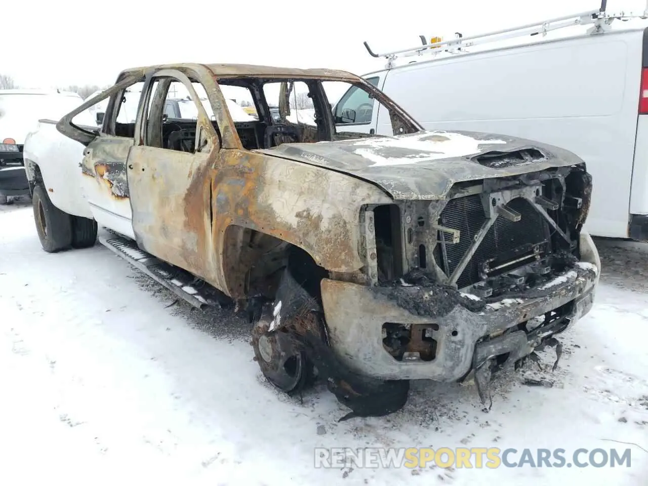 4 Photograph of a damaged car 1GT42WEYXKF150470 GMC SIERRA 2019