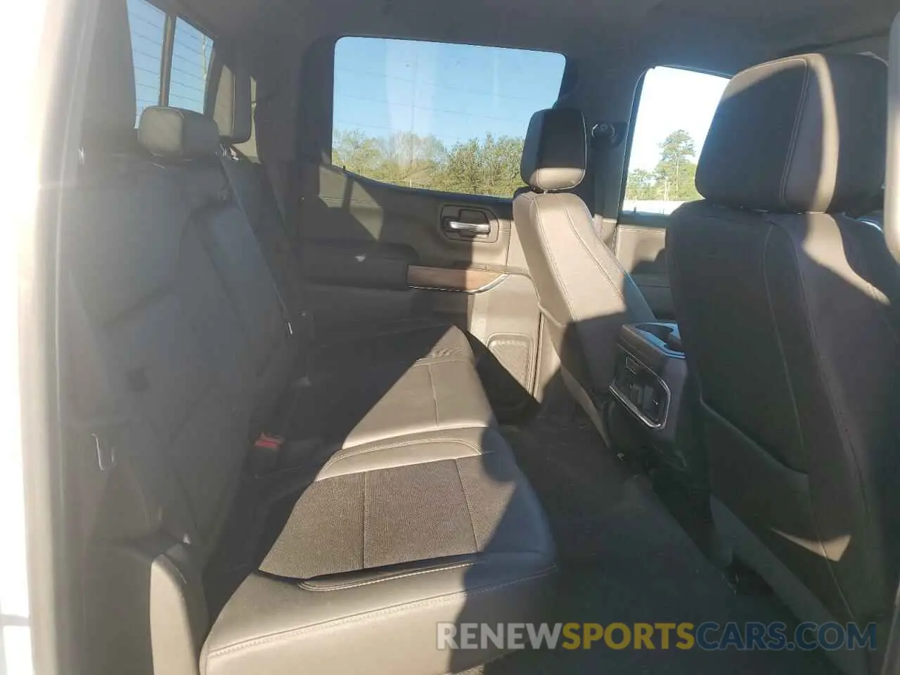 10 Photograph of a damaged car 1GTP8DED7KZ156710 GMC SIERRA 2019