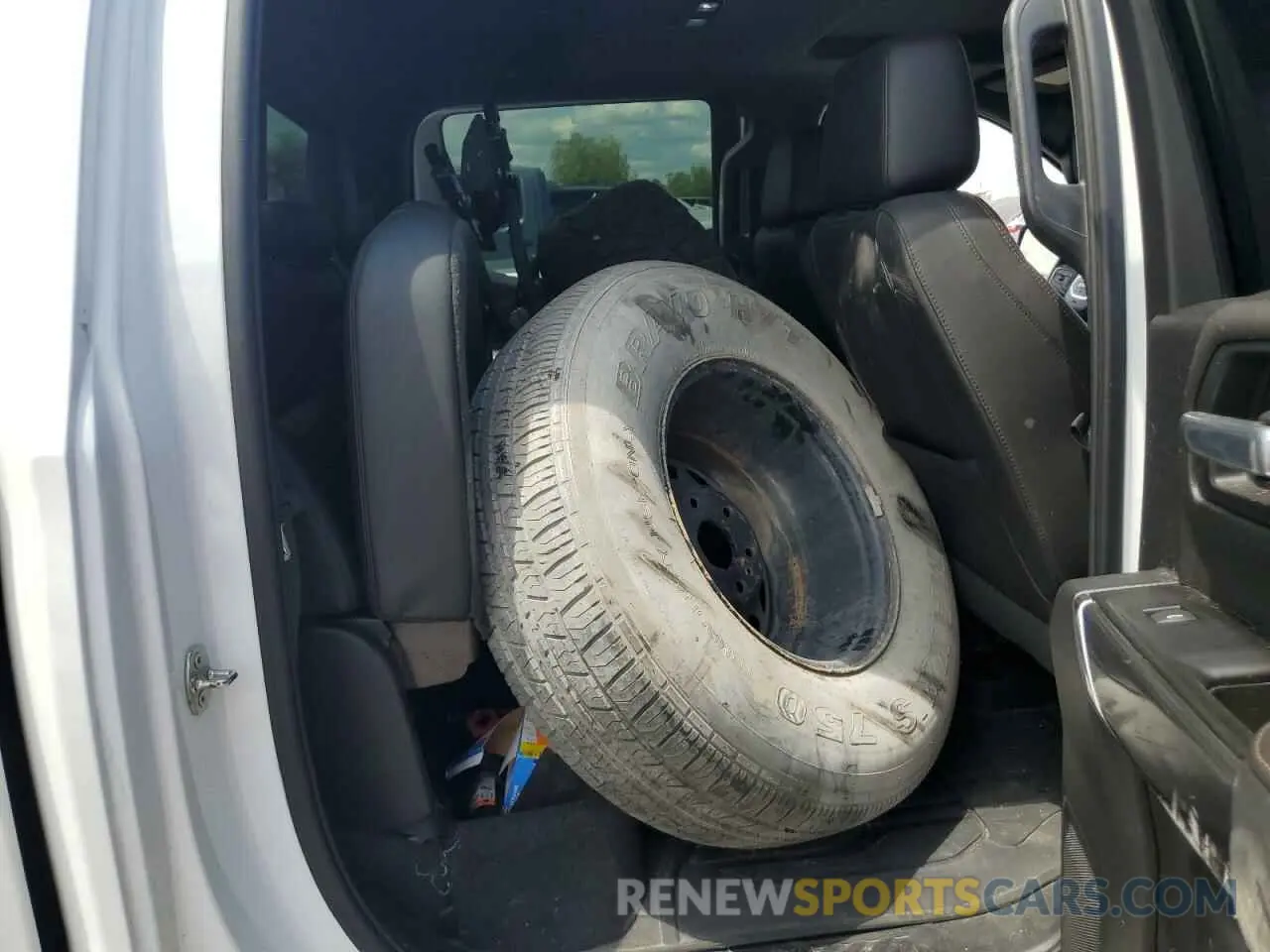 10 Photograph of a damaged car 1GTP9EED4KZ127183 GMC SIERRA 2019
