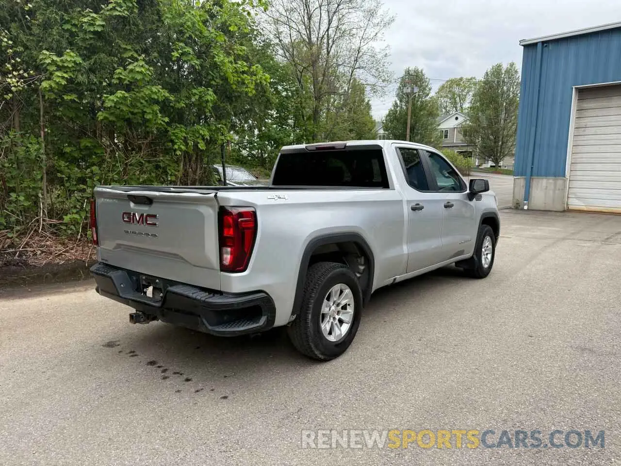 4 Photograph of a damaged car 1GTR9AEH7KZ294383 GMC SIERRA 2019
