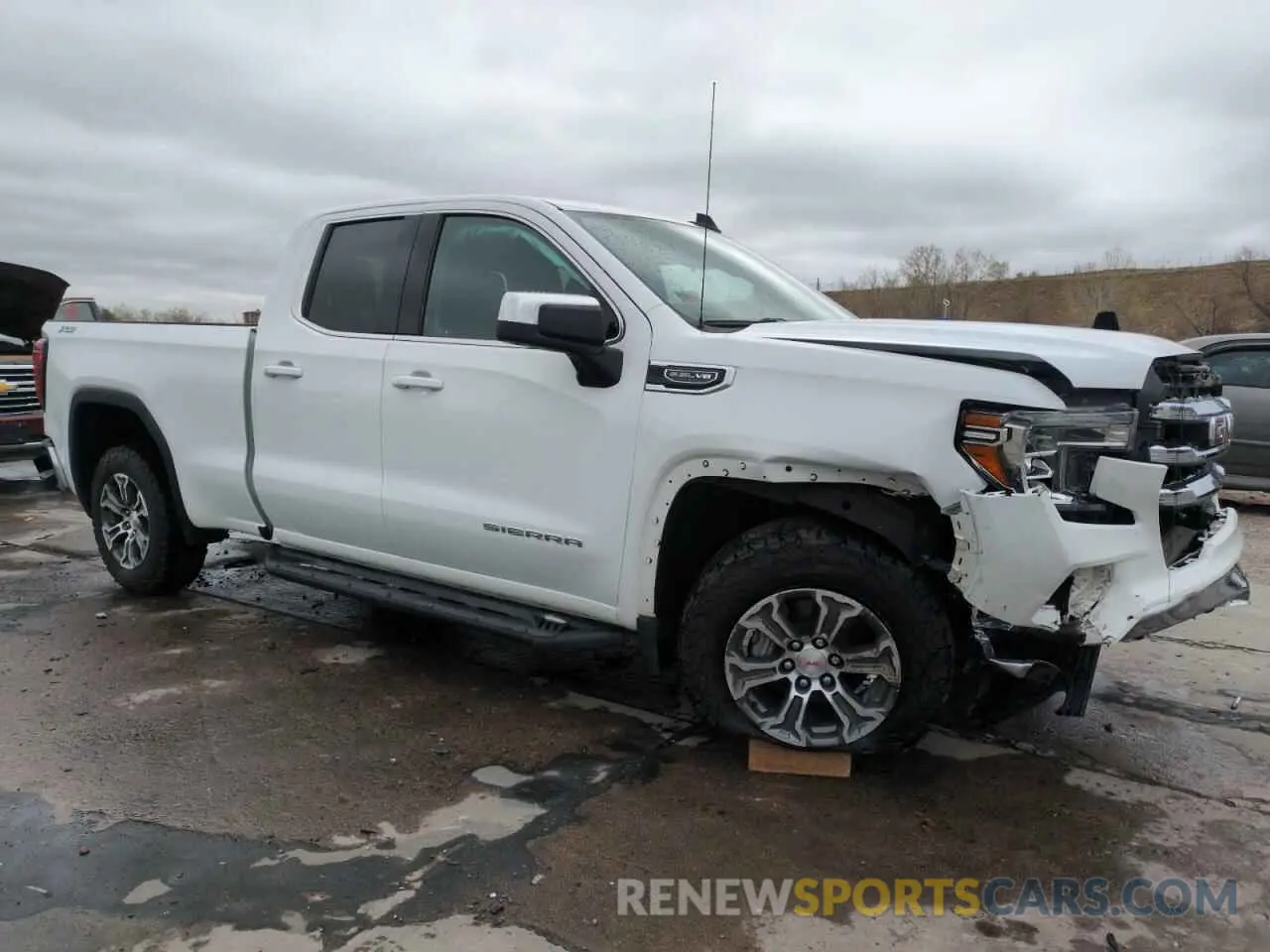 4 Photograph of a damaged car 1GTR9BED4KZ350203 GMC SIERRA 2019