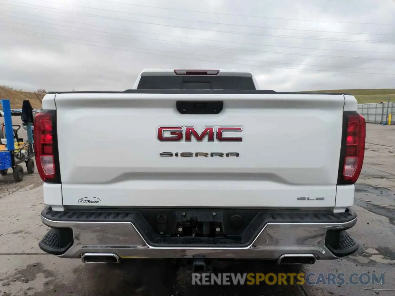 6 Photograph of a damaged car 1GTR9BED4KZ350203 GMC SIERRA 2019