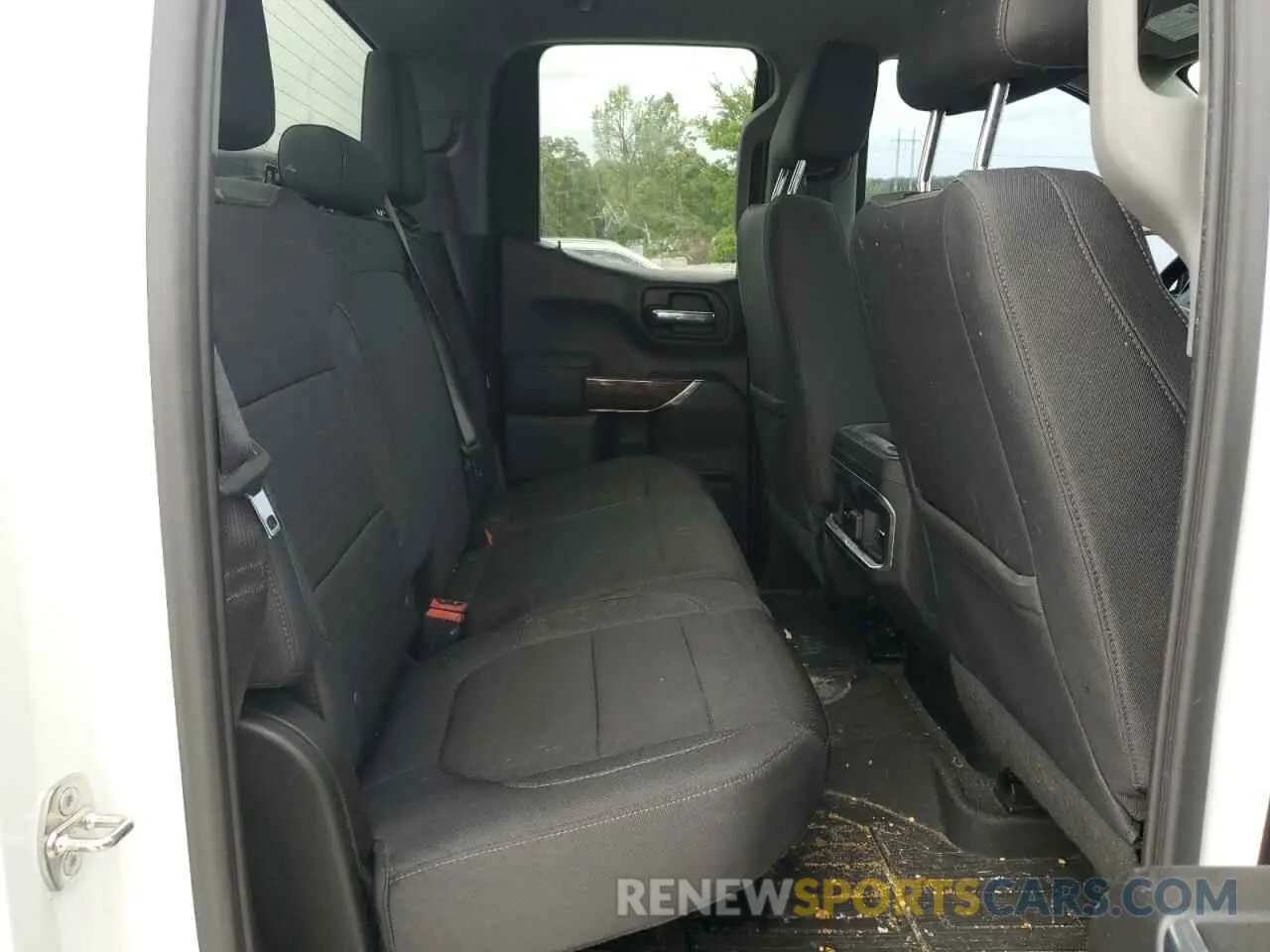 10 Photograph of a damaged car 1GTR9CEK3KZ337270 GMC SIERRA 2019