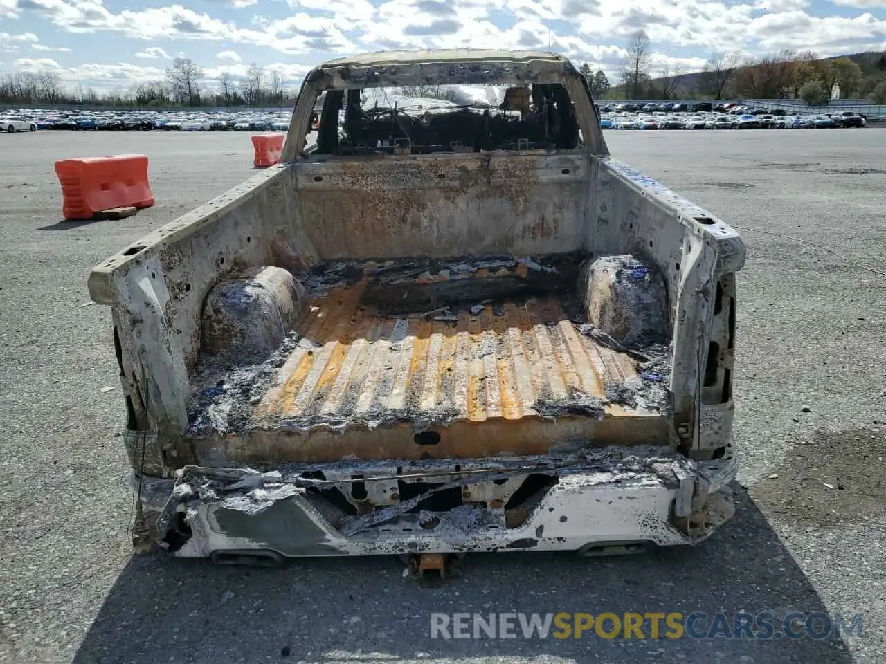 6 Photograph of a damaged car 1GTU9BED2KZ232225 GMC SIERRA 2019