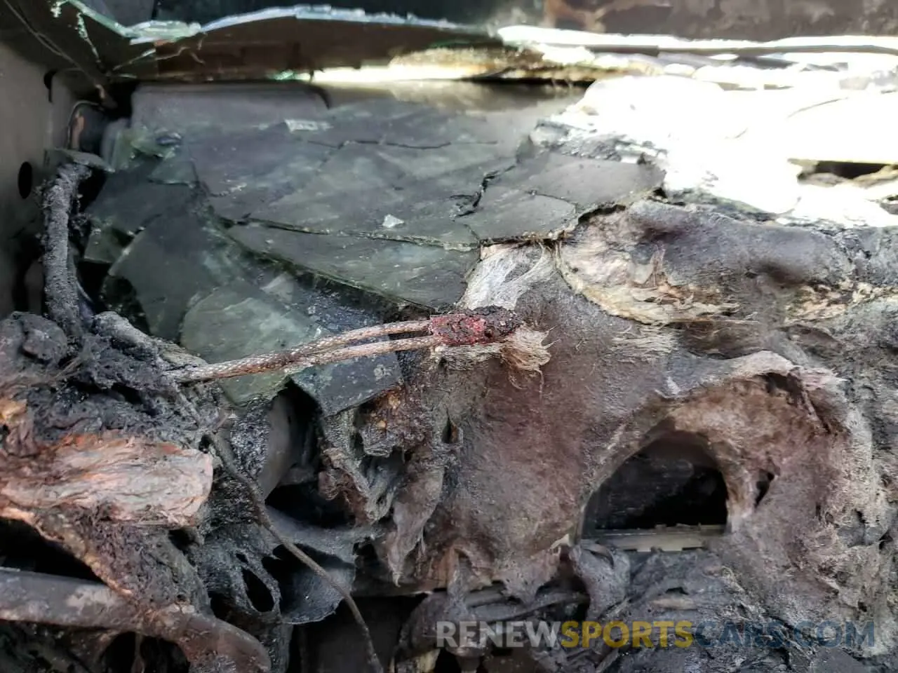 9 Photograph of a damaged car 1GTU9BED2KZ232225 GMC SIERRA 2019