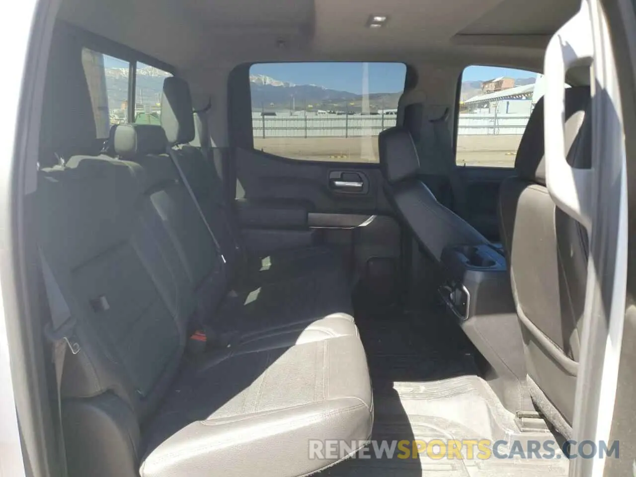 10 Photograph of a damaged car 1GTU9FEL7KZ290538 GMC SIERRA 2019