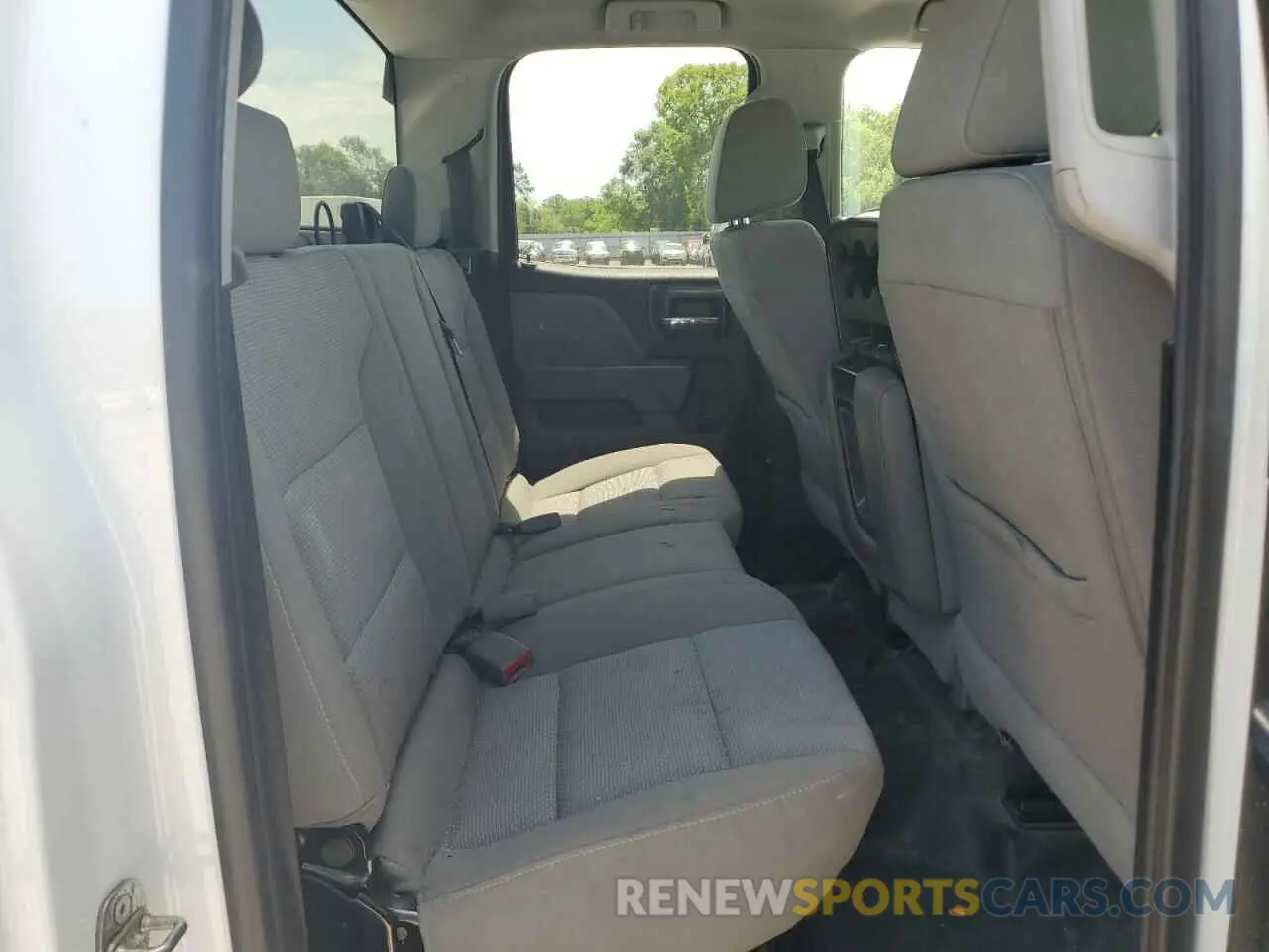 10 Photograph of a damaged car 2GD21NEG9K1201407 GMC SIERRA 2019