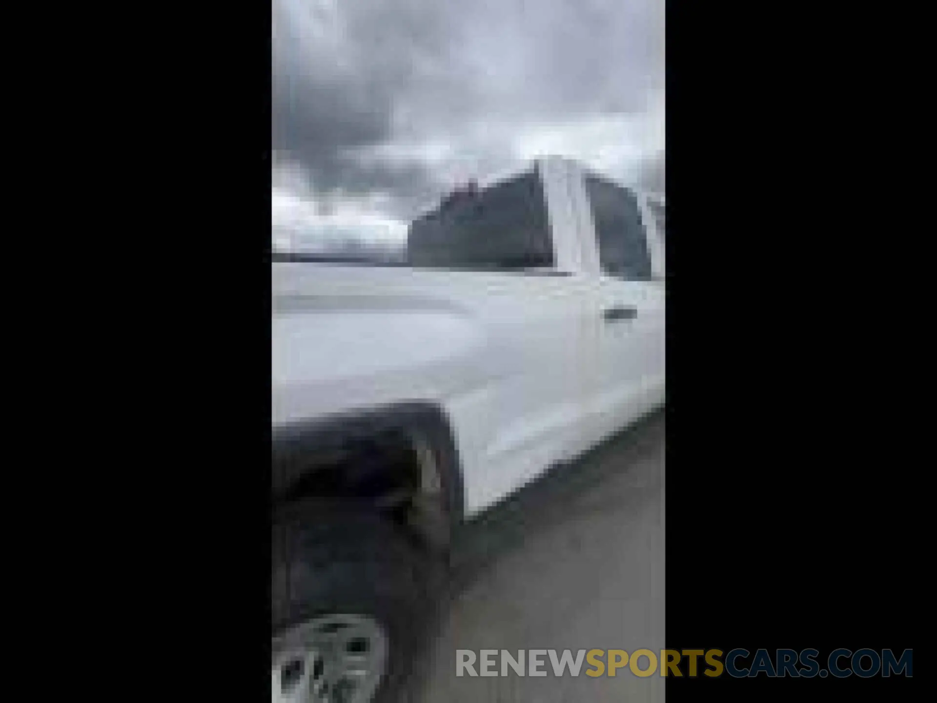 17 Photograph of a damaged car 2GT22NEG3K1225073 GMC SIERRA 2019