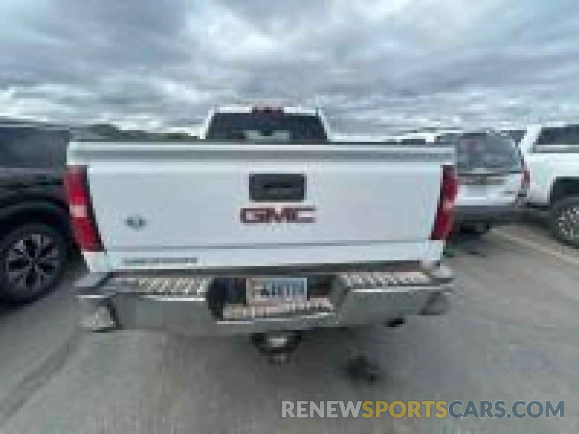 9 Photograph of a damaged car 2GT22NEG3K1225073 GMC SIERRA 2019