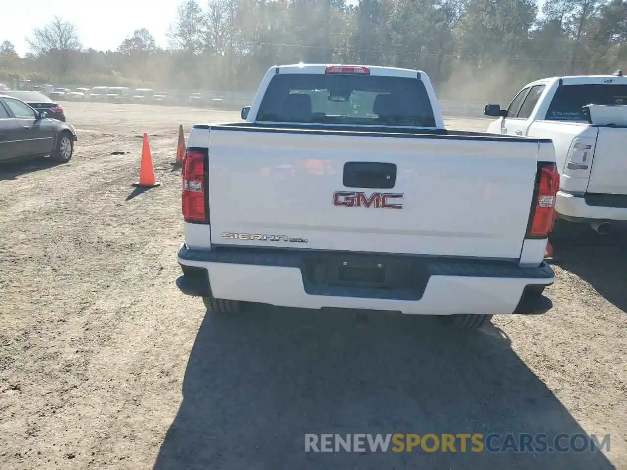 6 Photograph of a damaged car 2GTR1LEC5K1160195 GMC SIERRA 2019