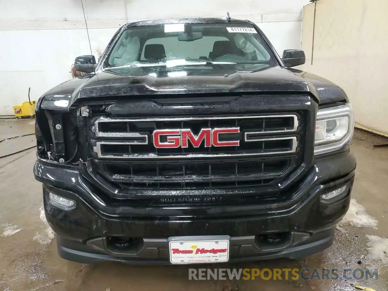 5 Photograph of a damaged car 2GTV2LEC0K1124314 GMC SIERRA 2019
