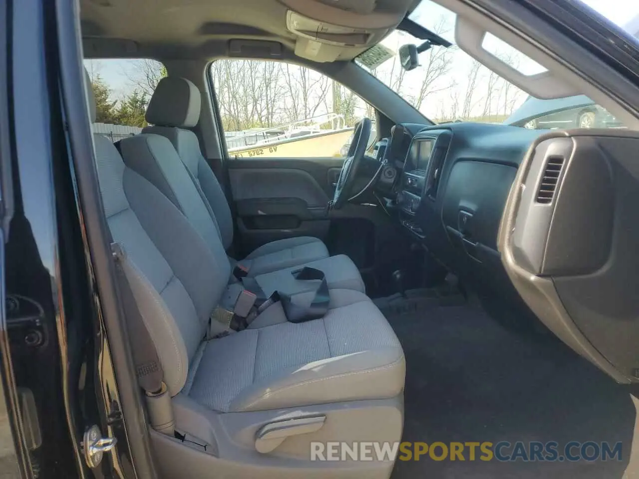 7 Photograph of a damaged car 2GTV2LEC6K1207052 GMC SIERRA 2019