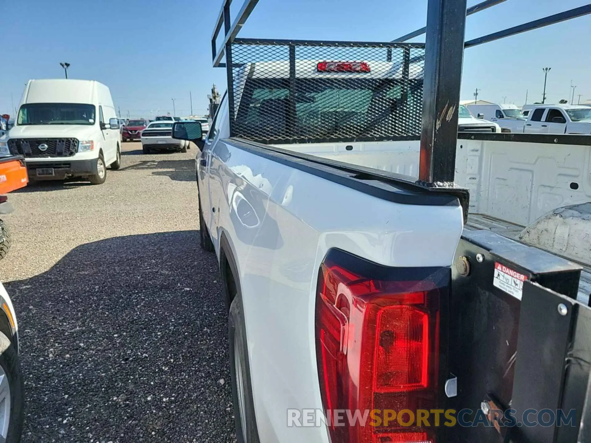1 Photograph of a damaged car 3GTN8AEF8KG189531 GMC SIERRA 2019