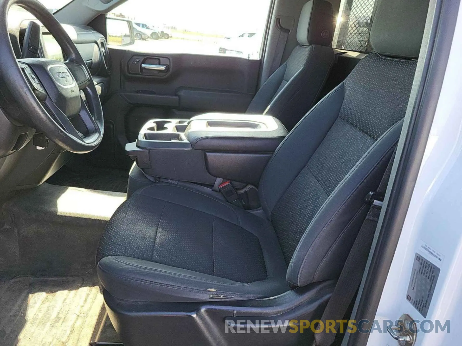 15 Photograph of a damaged car 3GTN8AEF8KG189531 GMC SIERRA 2019