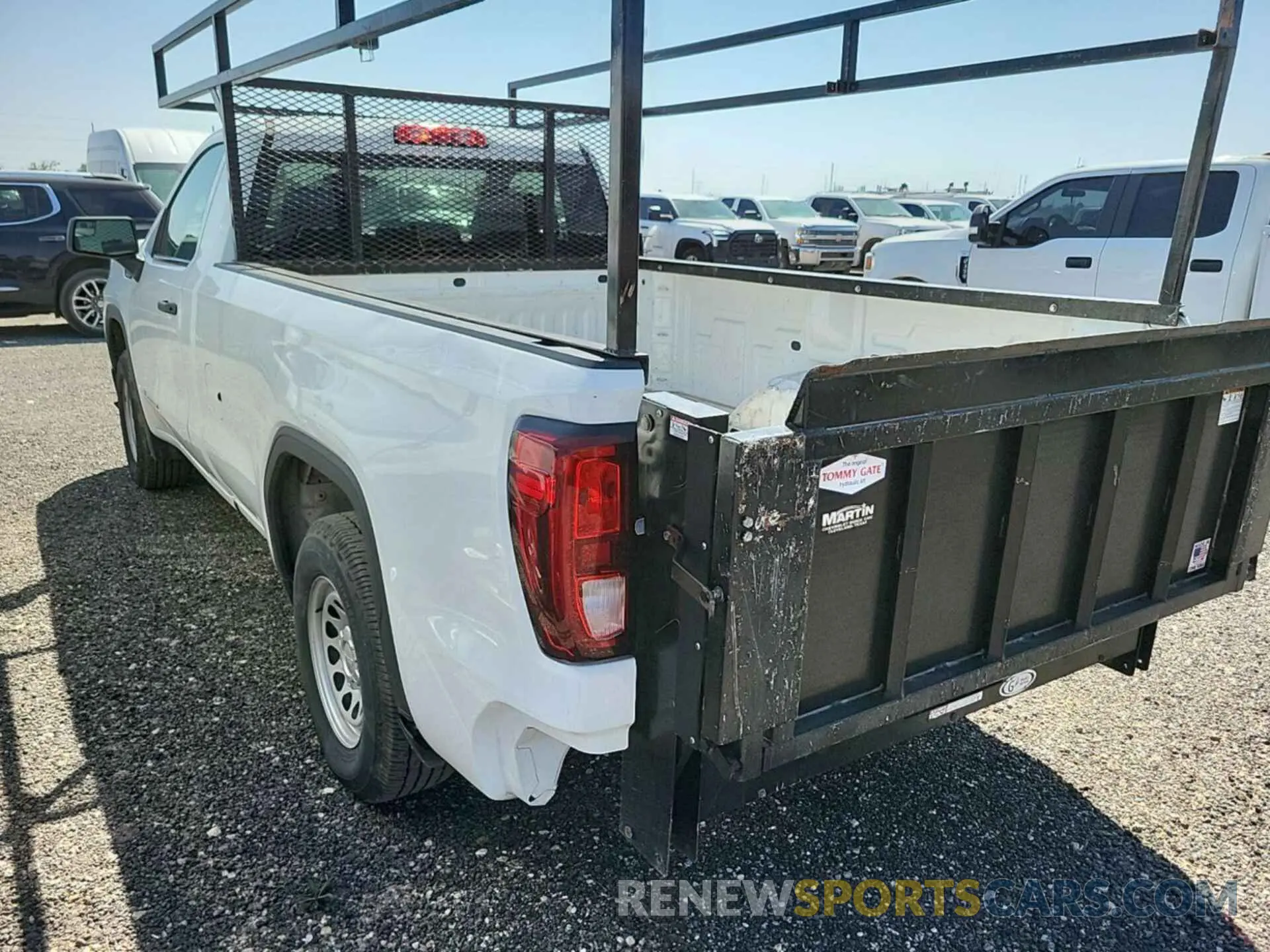 17 Photograph of a damaged car 3GTN8AEF8KG189531 GMC SIERRA 2019