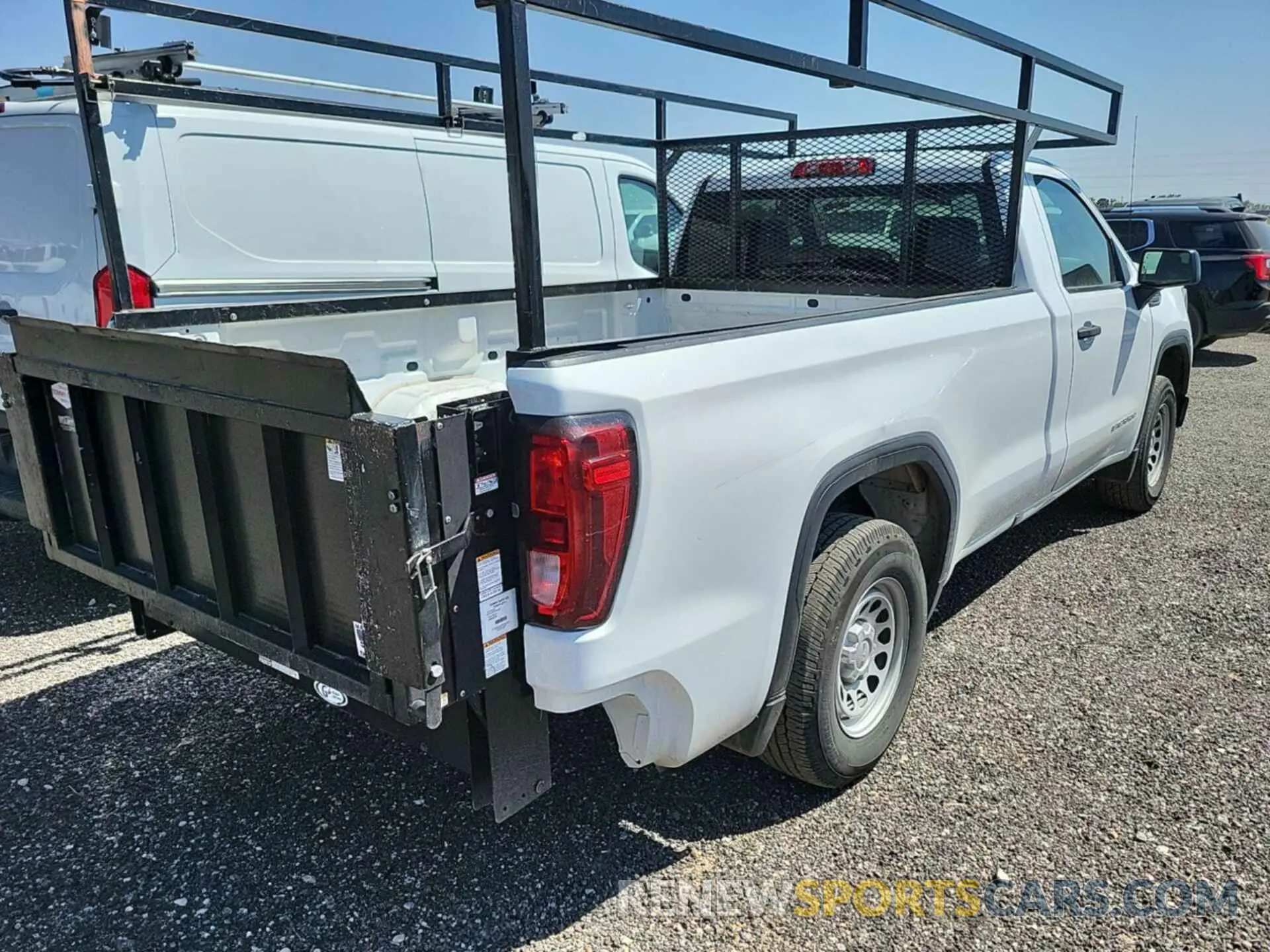 3 Photograph of a damaged car 3GTN8AEF8KG189531 GMC SIERRA 2019