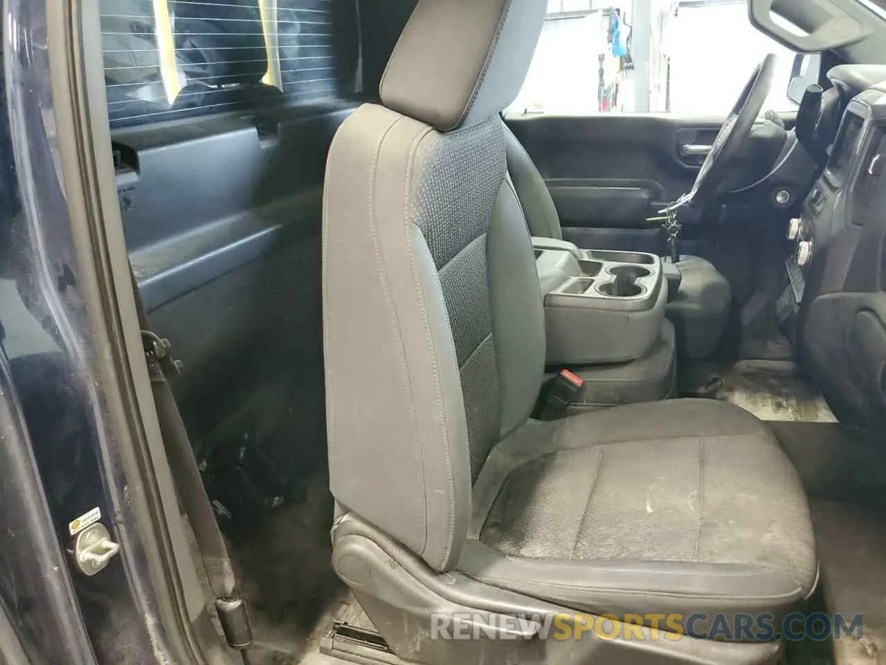10 Photograph of a damaged car 3GTN9AEH9KG235429 GMC SIERRA 2019