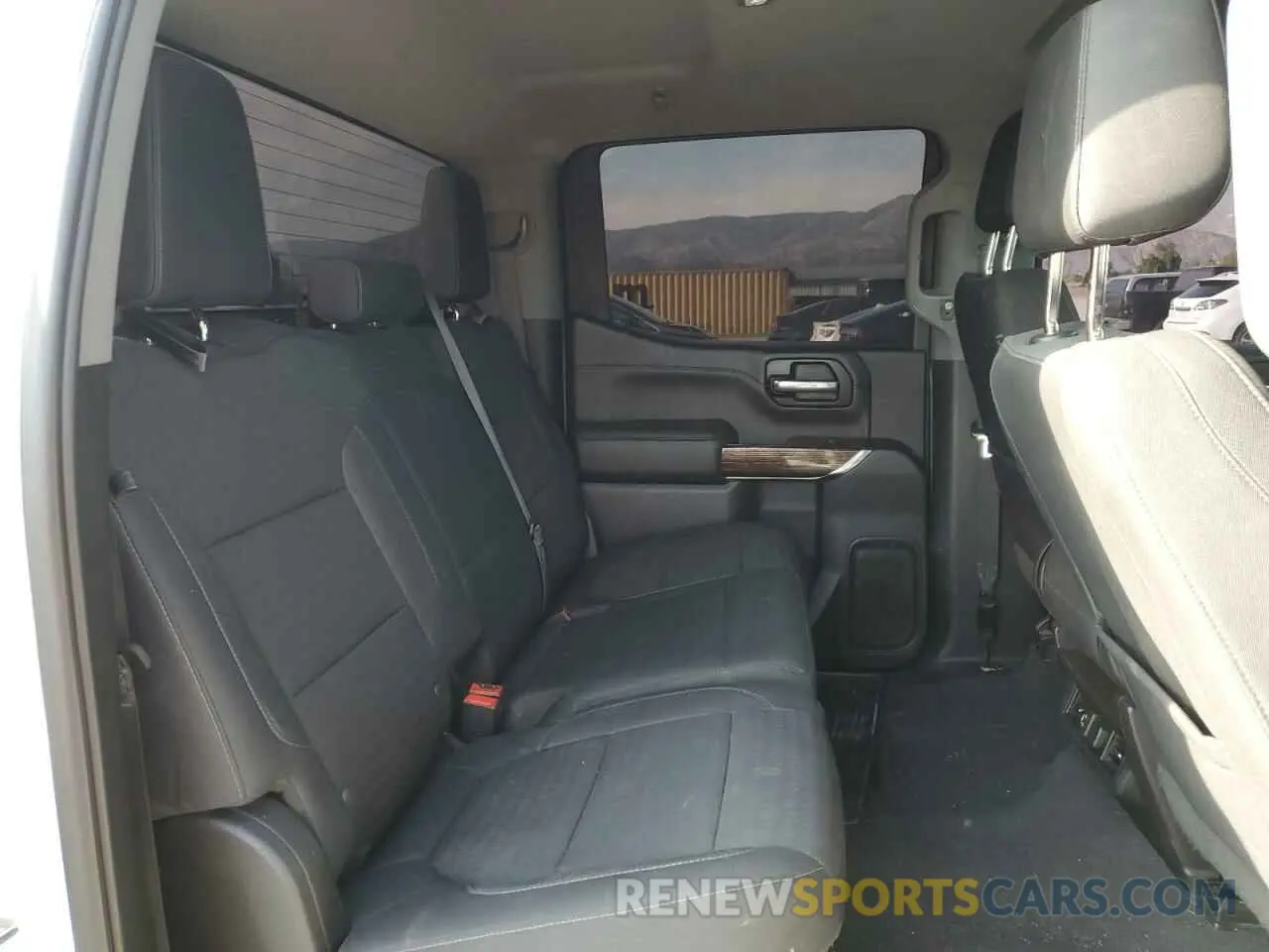 10 Photograph of a damaged car 3GTP8BEK1KG253663 GMC SIERRA 2019