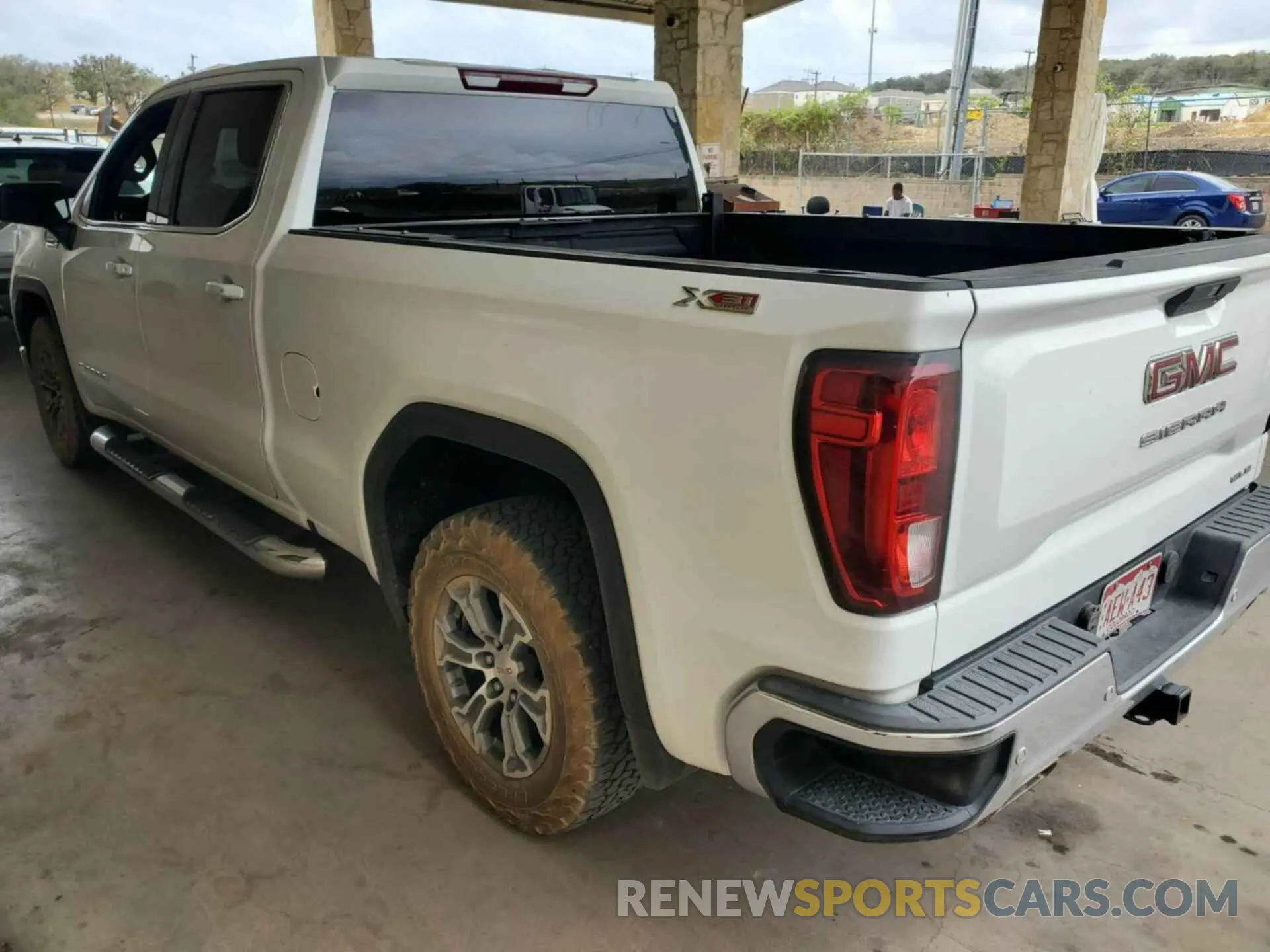 18 Photograph of a damaged car 3GTU9BED9KG226096 GMC SIERRA 2019