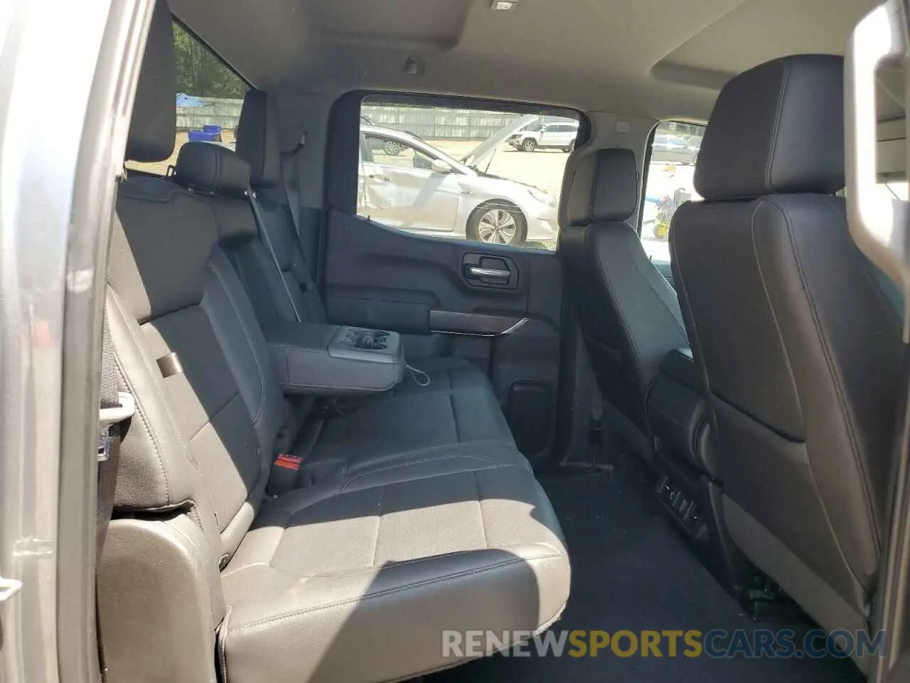 10 Photograph of a damaged car 3GTU9DED2KG223813 GMC SIERRA 2019