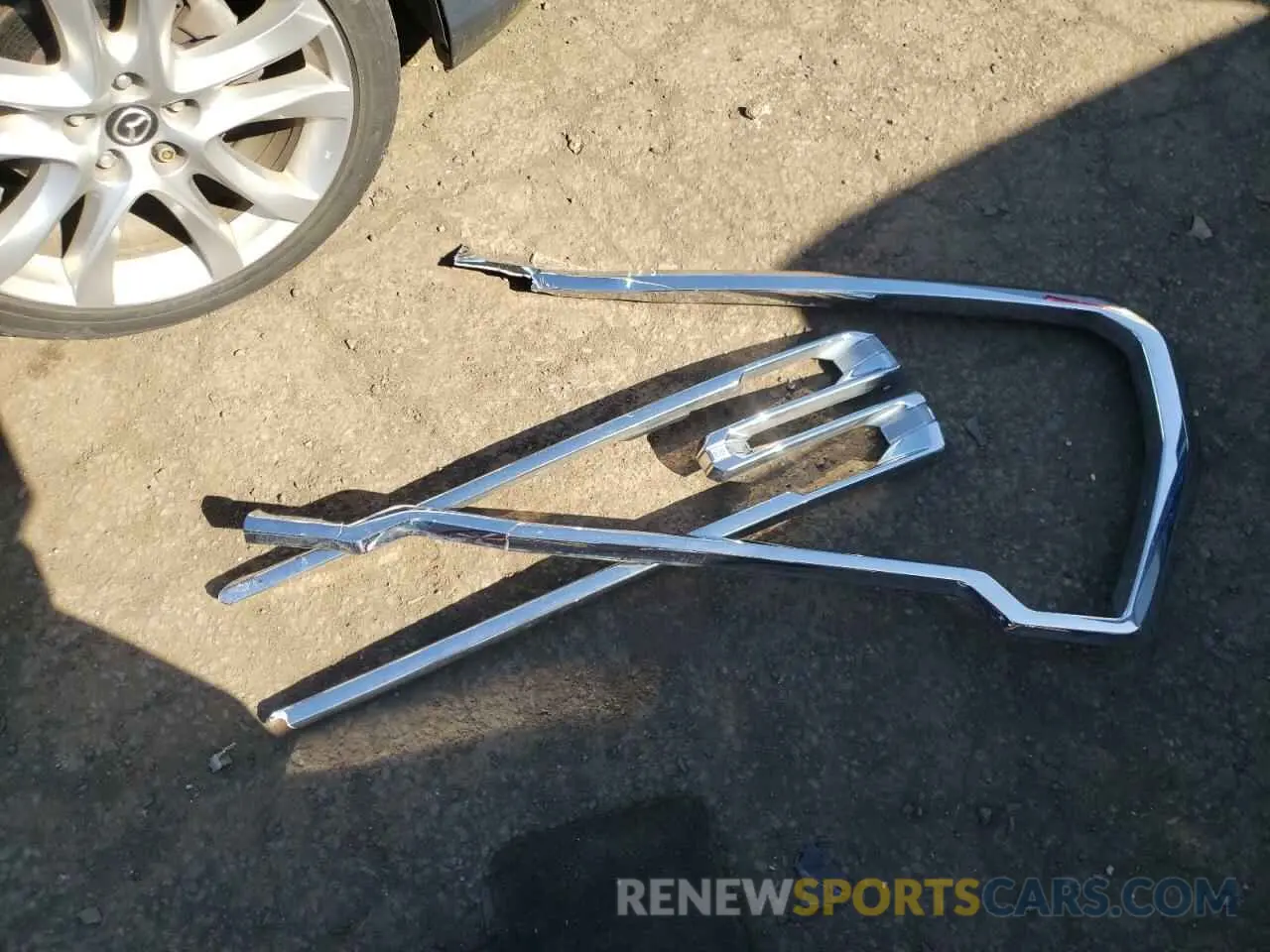 14 Photograph of a damaged car 3GTU9DED5KG247264 GMC SIERRA 2019