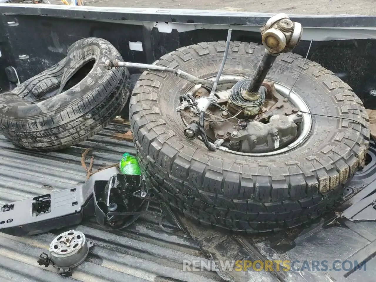 13 Photograph of a damaged car 1GT09LE78LF319578 GMC SIERRA 2020