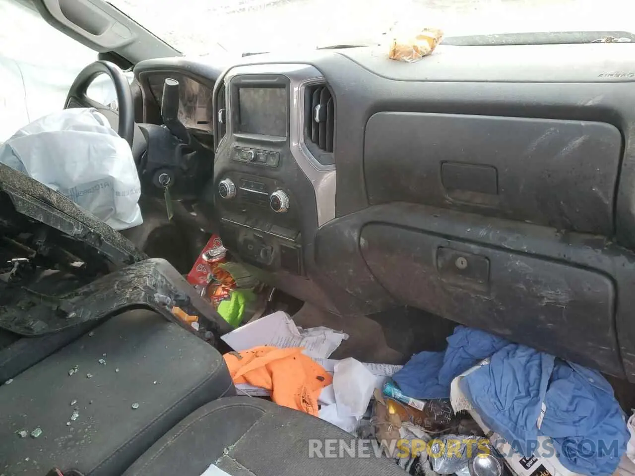 8 Photograph of a damaged car 1GT09LE78LF319578 GMC SIERRA 2020