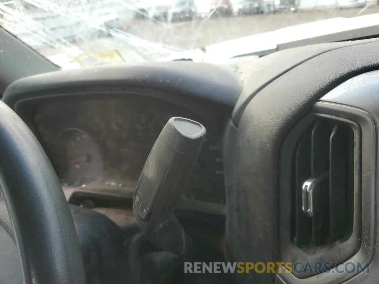 9 Photograph of a damaged car 1GT09LE78LF319578 GMC SIERRA 2020
