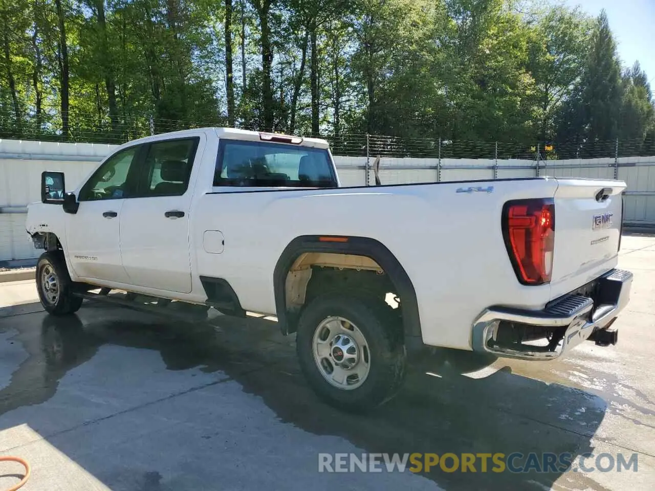 2 Photograph of a damaged car 1GT19LE71LF252827 GMC SIERRA 2020