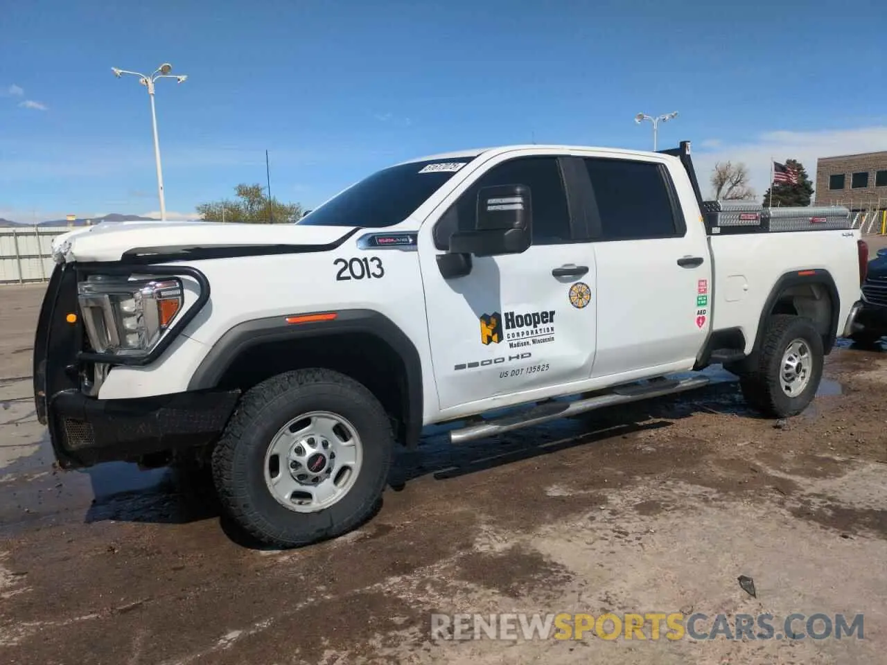 1 Photograph of a damaged car 1GT19LE73LF229789 GMC SIERRA 2020