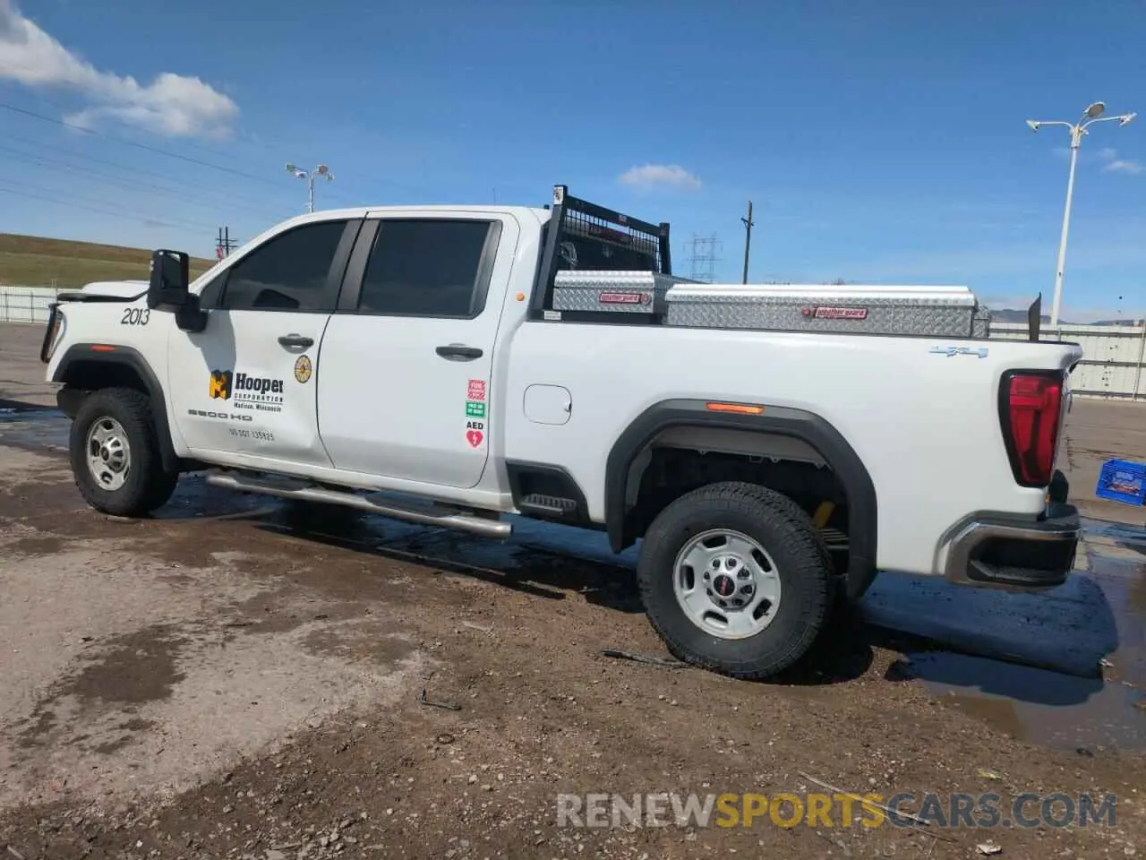 2 Photograph of a damaged car 1GT19LE73LF229789 GMC SIERRA 2020